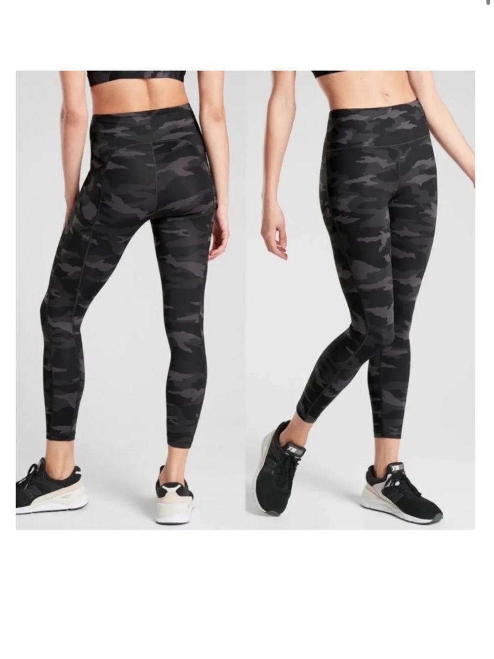 Athleta Ultimate 7/8 Legging with Pockets - Black Camouflage | Size XS